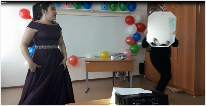 Преподаватель английского языка С.О.Жарлыгасова провела внеклассное мероприятие  «Удиви меня!». 